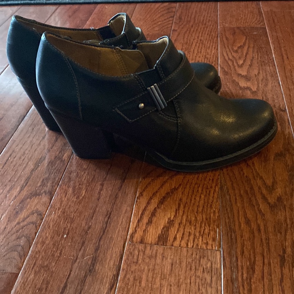 Natural Soul leather shoes